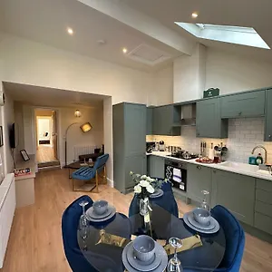  Apartment By Tas