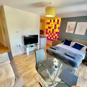  Apartment Centre Immaculate Sleeps 2 - Location Paradise Street